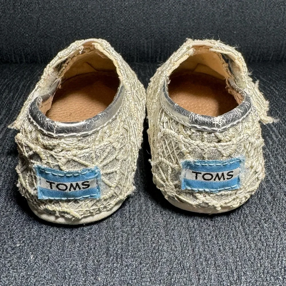 Cute, Sparkly Toms, Silver Glitter with‎ Lace overlay, T4 Toddler Size, EUC